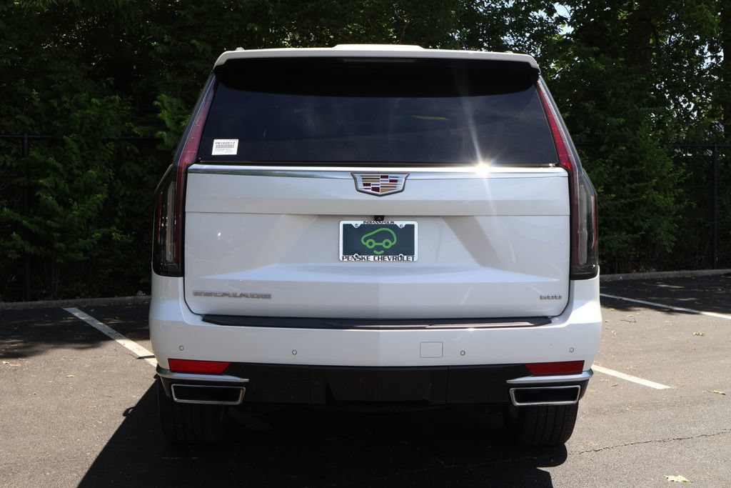 Certified 2022 Cadillac Escalade ESV Luxury w/ LPO, Illumination Package AWD/4WD image 7