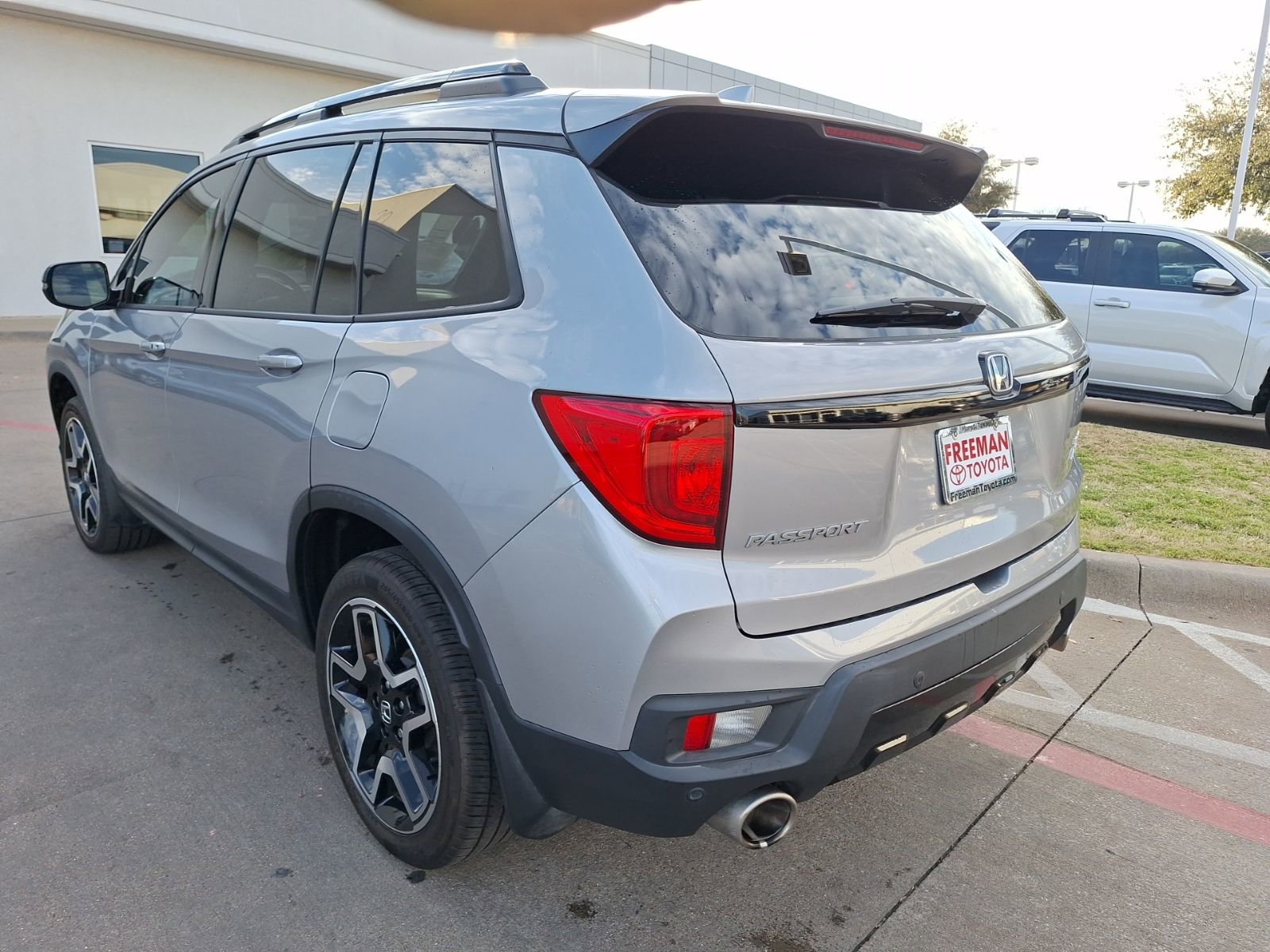 Used 2023 Honda Passport Elite image 4
