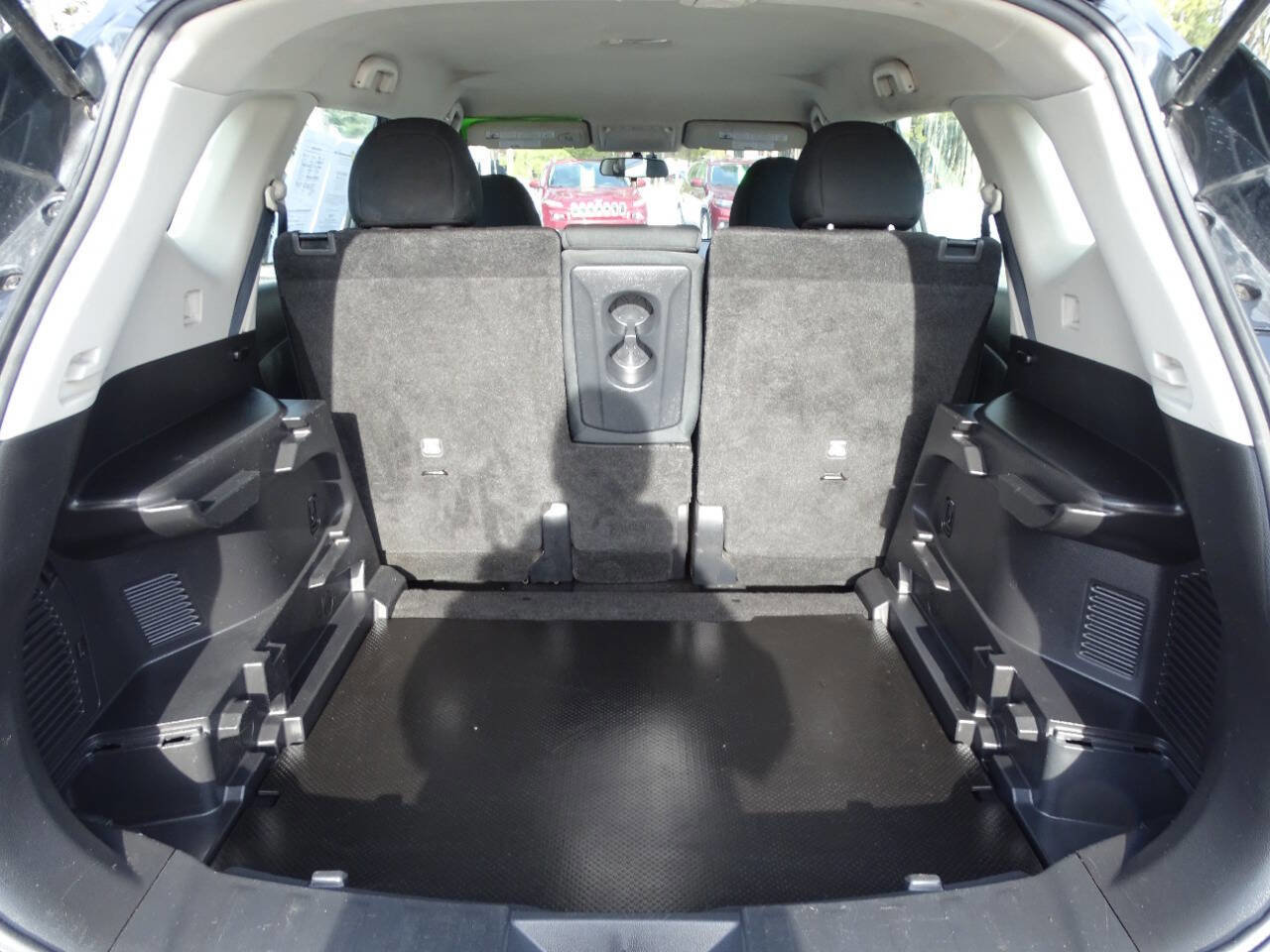 Used 2018 Nissan Rogue S image 28
