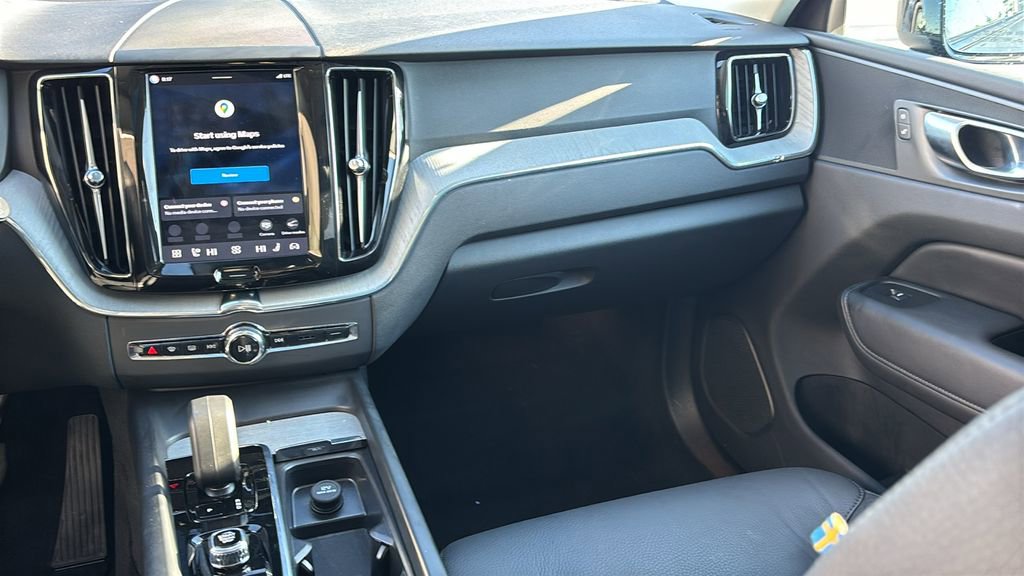 Certified 2025 Volvo XC60 B5 Plus AWD/4WD image 8