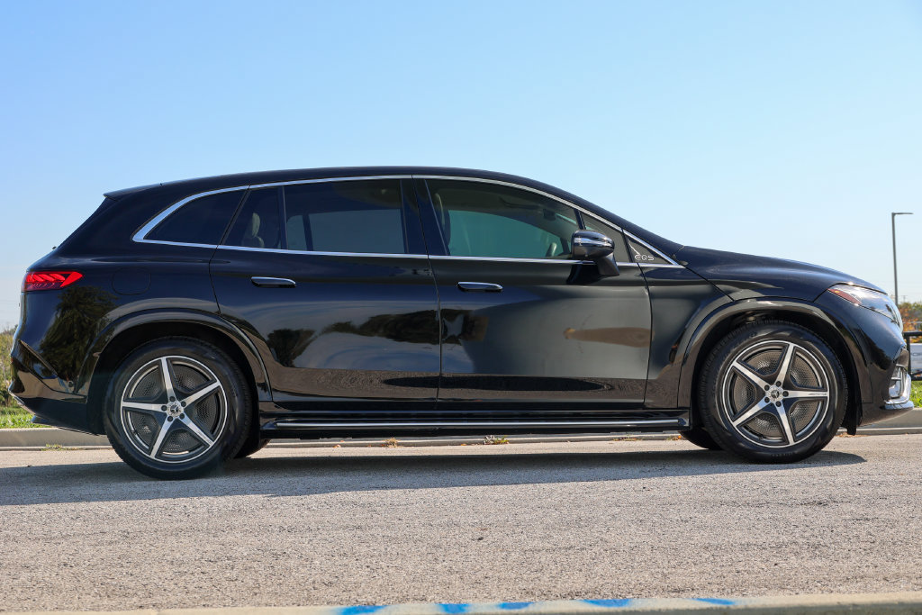 Used 2023 Mercedes-Benz EQS 580 4MATIC SUV image 13
