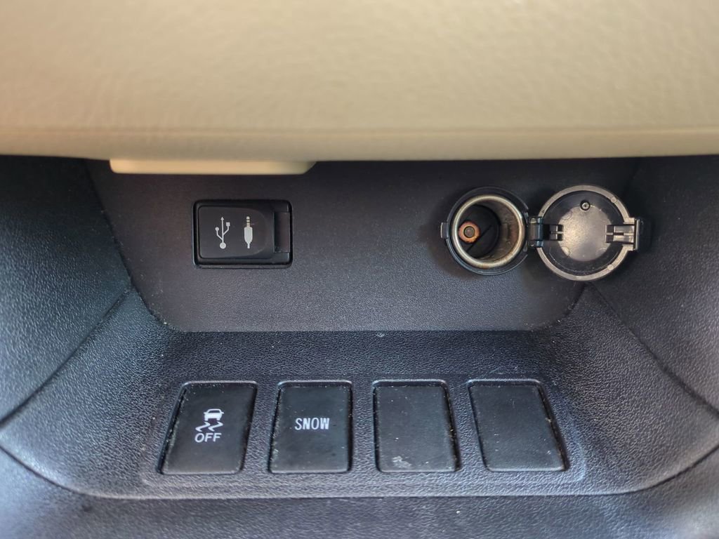 Used 2015 Toyota Highlander Limited w/ Driver Technology Package image 28