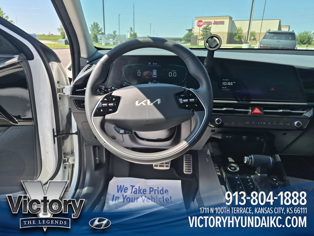 Used 2023 Kia Niro SX Touring FWD image 13