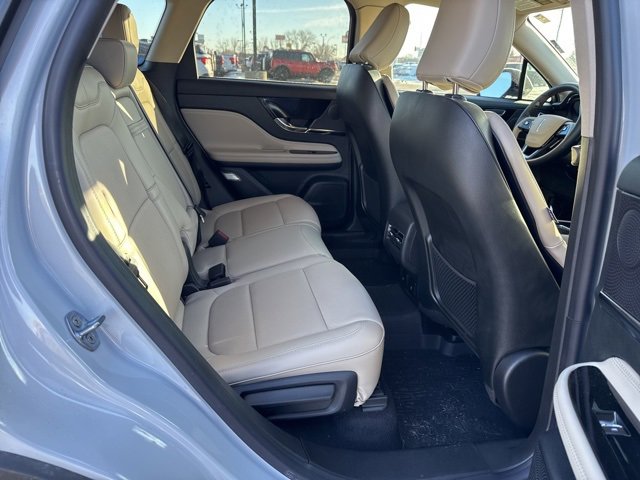 Used 2025 Lincoln Corsair Reserve image 11