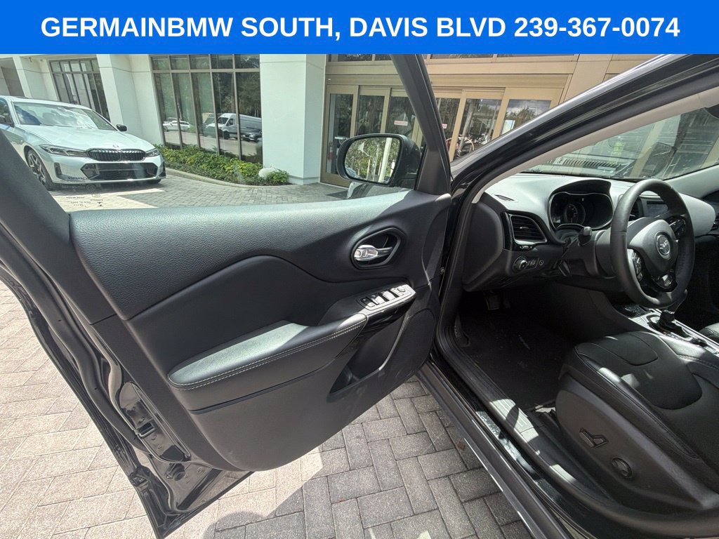 Used 2023 Jeep Cherokee Altitude Lux AWD/4WD image 19