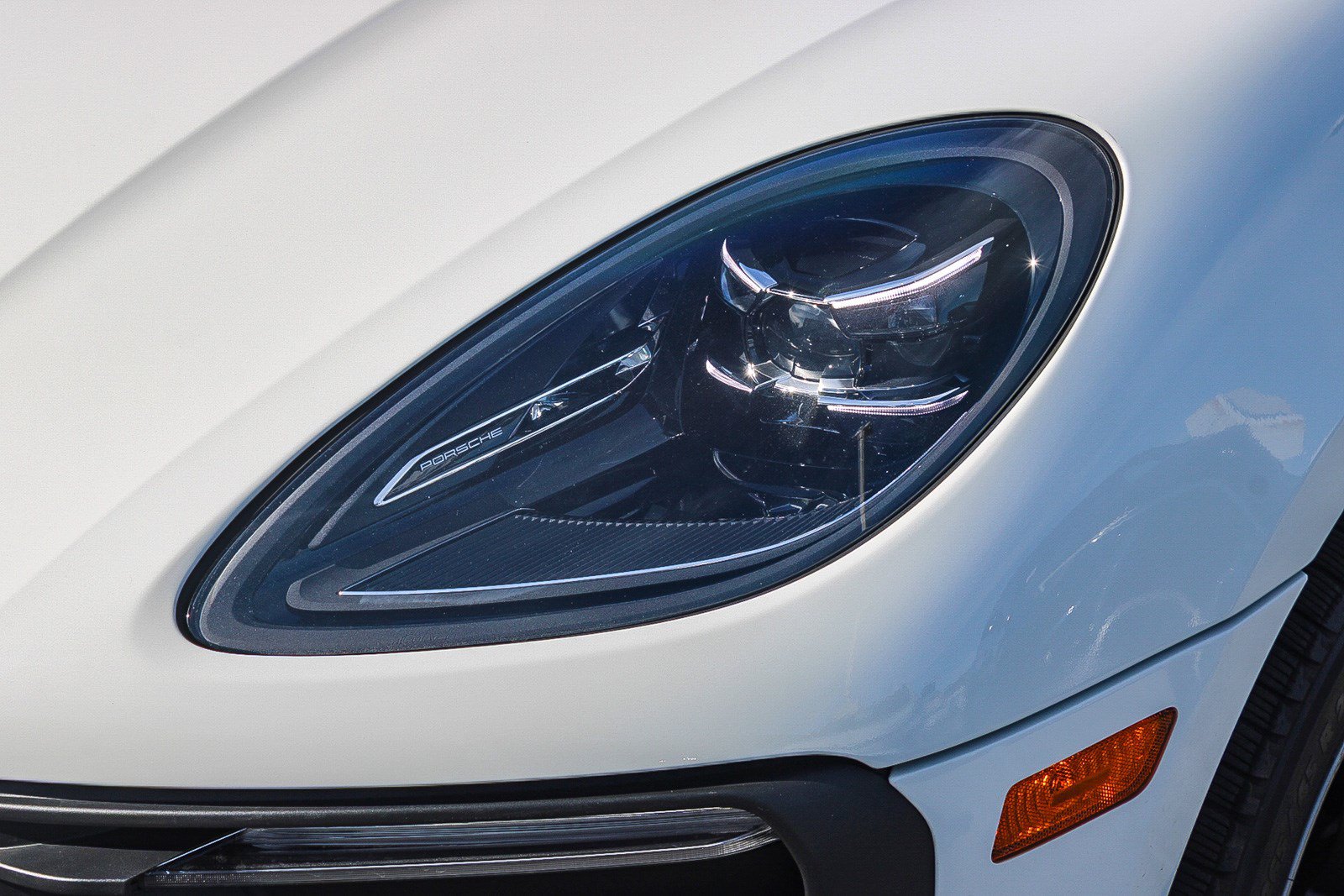 Used 2023 Porsche Macan Turbo AWD/4WD image 5