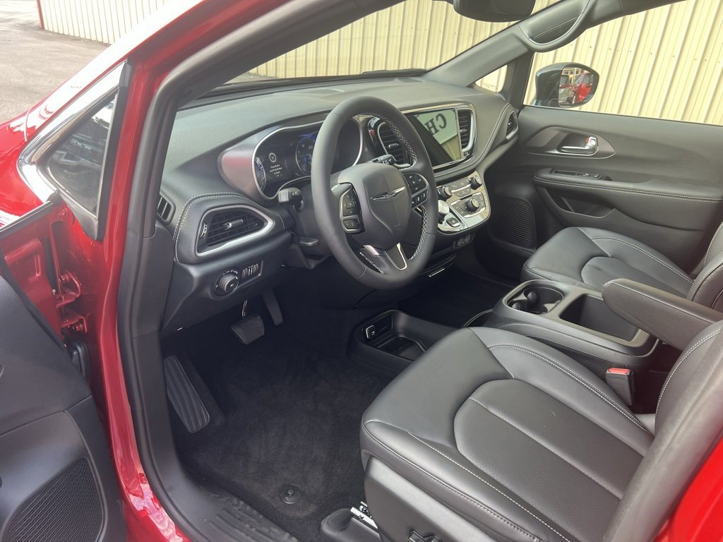 New 2025 Chrysler Pacifica Select image 10