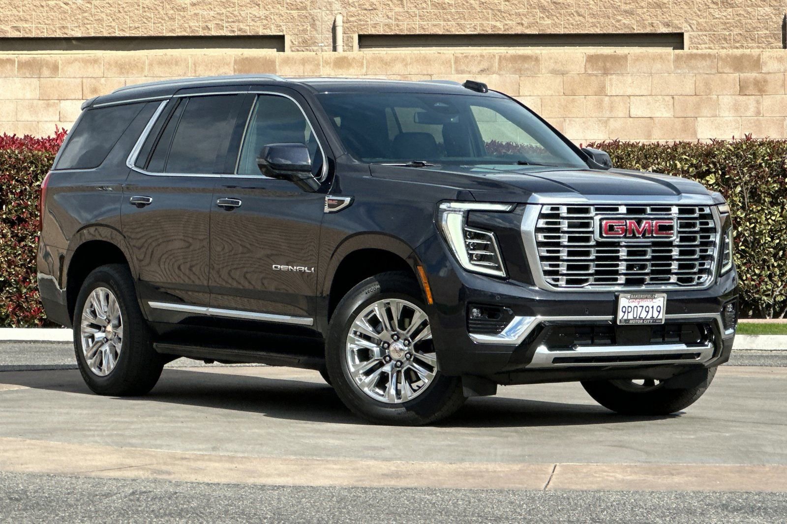 Certified 2025 GMC Yukon Denali image 2