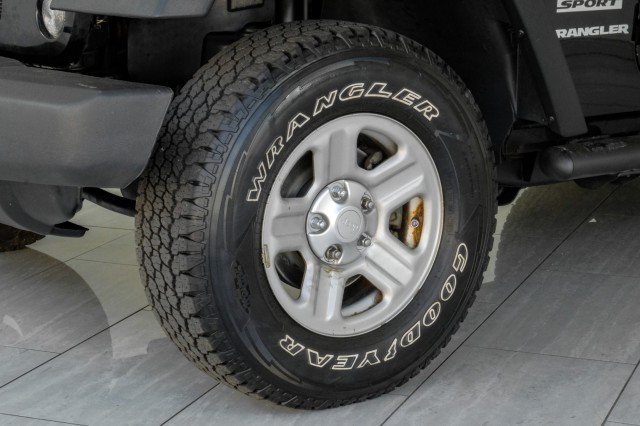 Used 2015 Jeep Wrangler Sport w/ Mopar Black Appearance Group AWD/4WD image 41