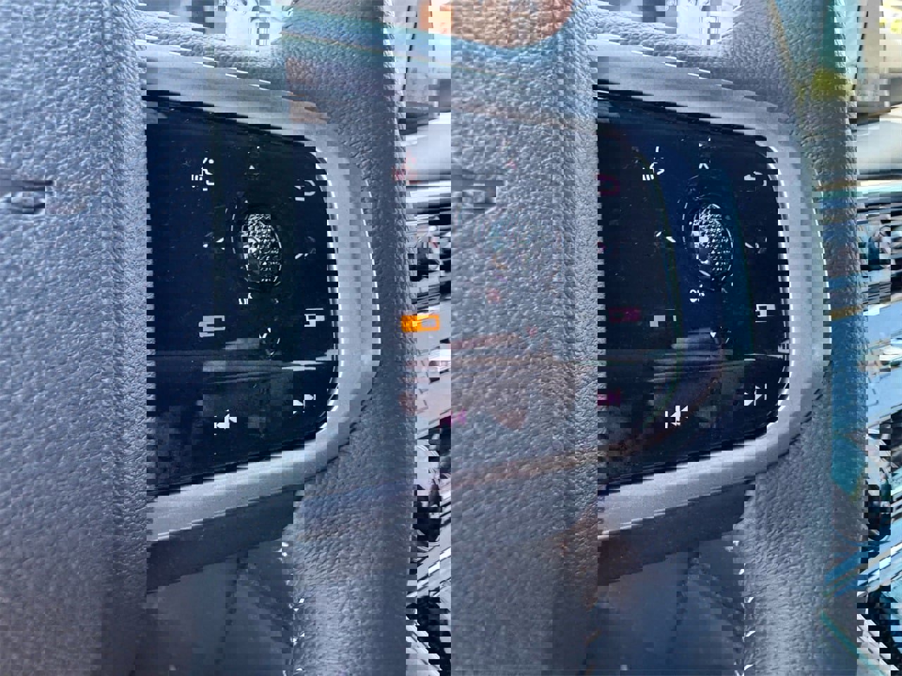 New 2025 Nissan Armada SL w/ Captain's Chari Seat Package image 15