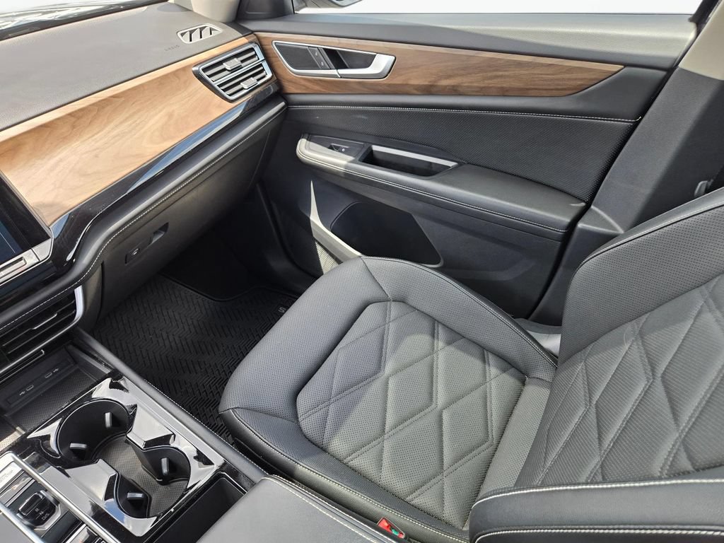 Used 2024 Volkswagen Atlas SE w/ Panoramic Sunroof Package FWD image 20
