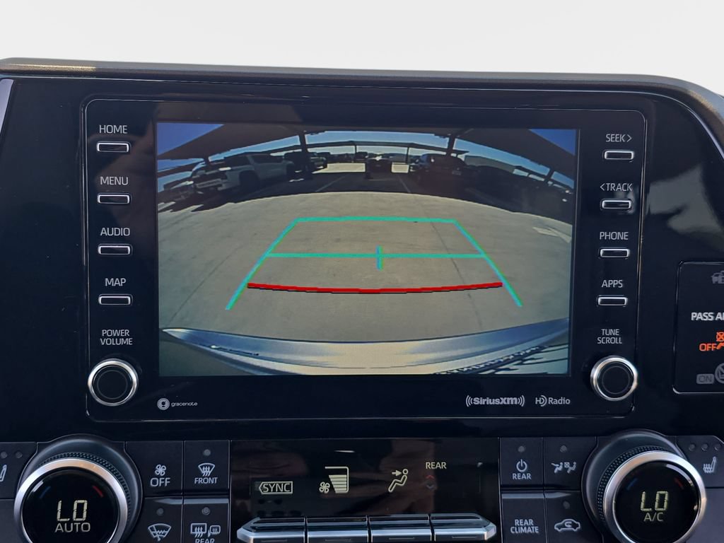 Used 2021 Toyota Highlander XLE FWD image 28