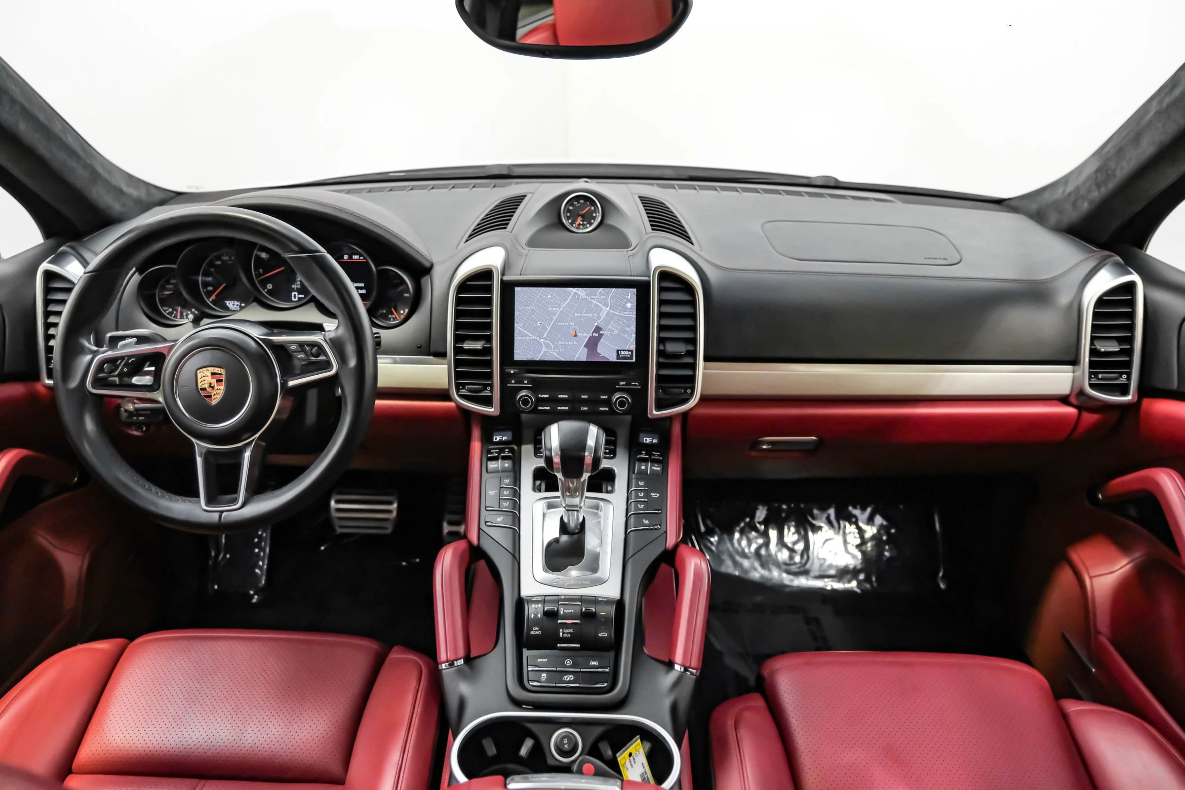 Used 2017 Porsche Cayenne GTS image 9