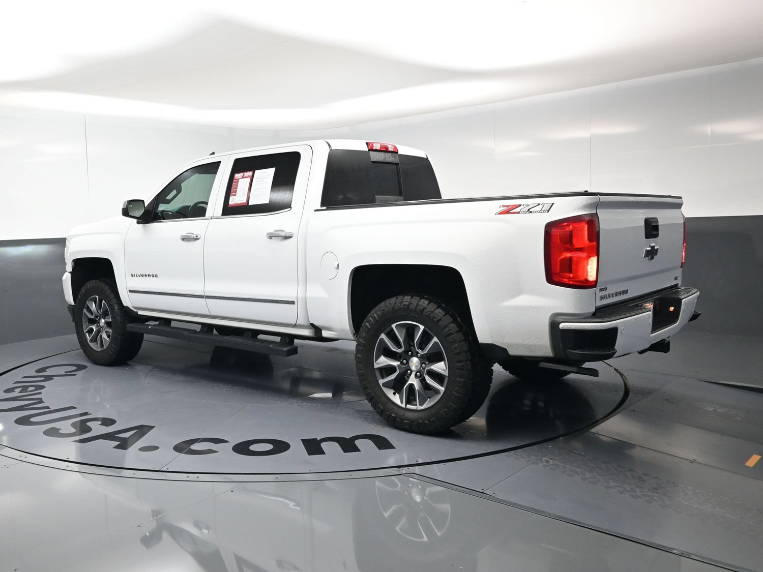 Used 2018 Chevrolet Silverado 1500 LTZ Z71 w/ LTZ Plus Package AWD/4WD image 7