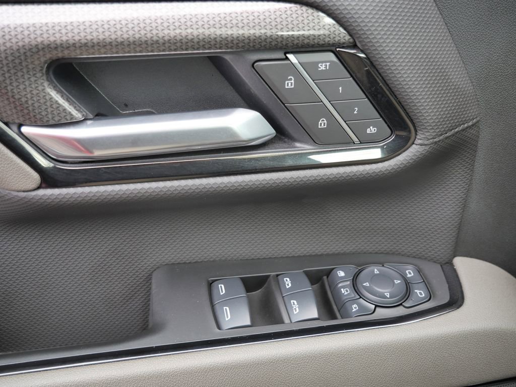 Used 2025 Chevrolet Silverado 2500 ZR2 w/ Technology Package image 34