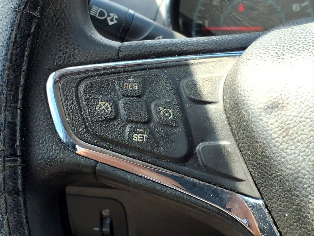 Used 2017 Chevrolet Cruze LT FWD image 6
