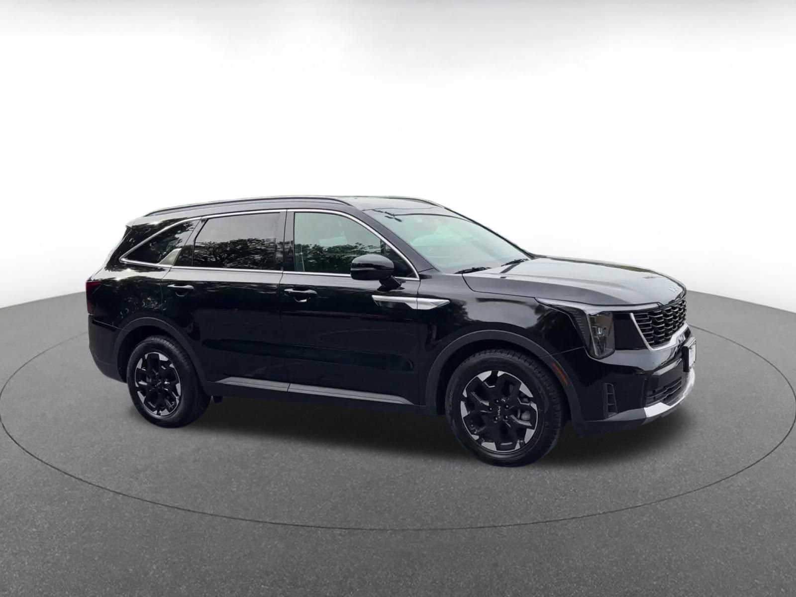 Used 2024 Kia Sorento S FWD image 2