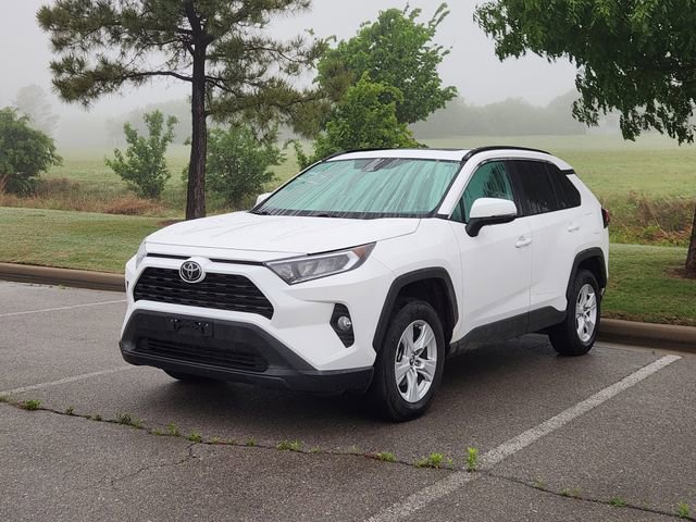 Used 2019 Toyota RAV4 XLE FWD image 1