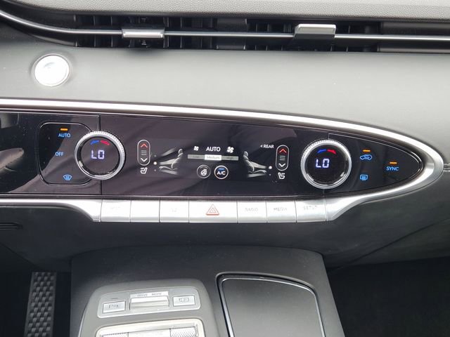 Used 2024 Genesis GV70 2.5T w/ Select Package AWD/4WD image 19