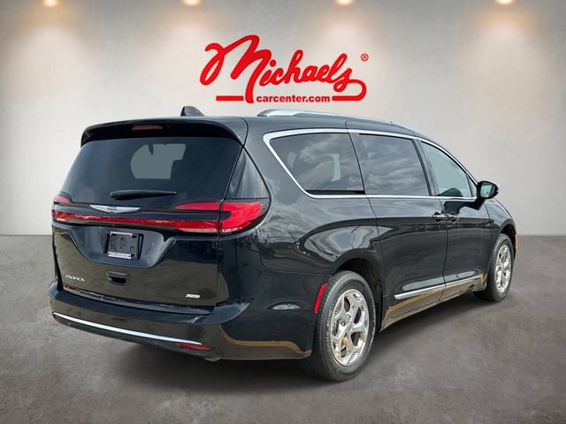 Used 2021 Chrysler Pacifica Limited AWD/4WD image 3