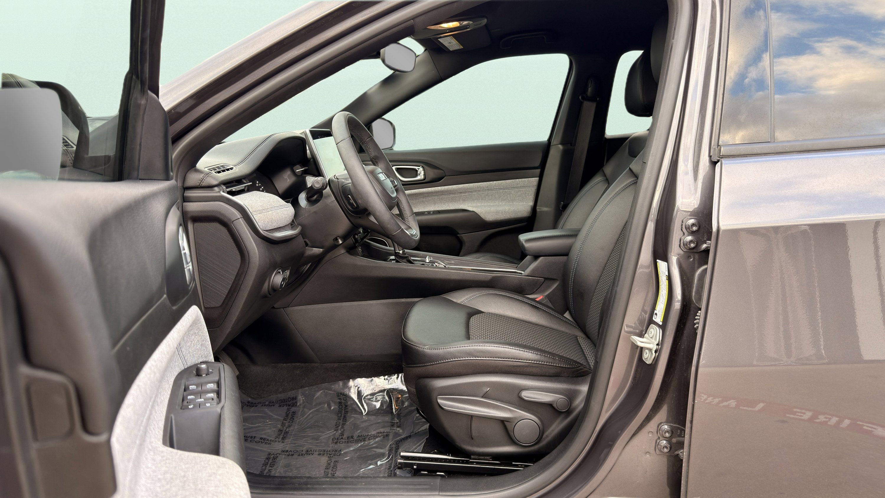 Used 2024 Jeep Compass Latitude image 13