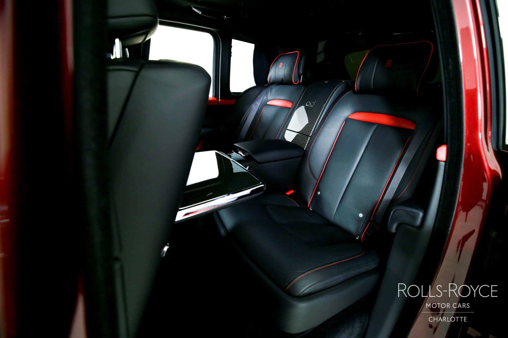 Used 2022 Rolls-Royce Cullinan Black Badge image 19