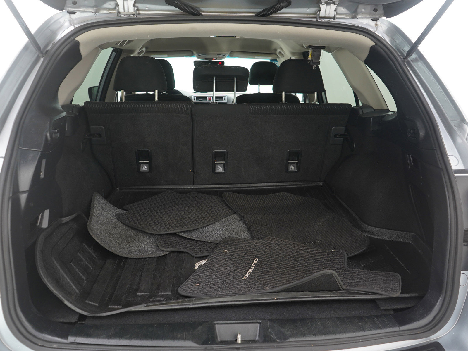 Used 2017 Subaru Outback 2.5i Premium image 9