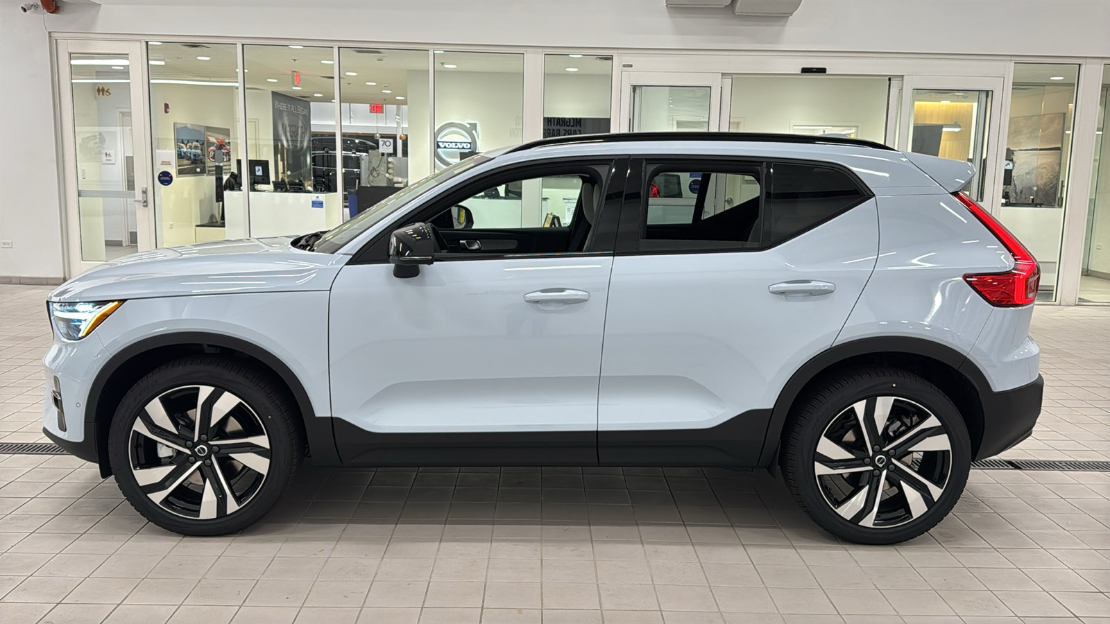 New 2026 Volvo XC40 B5 Ultra w/ Climate Package AWD/4WD image 8