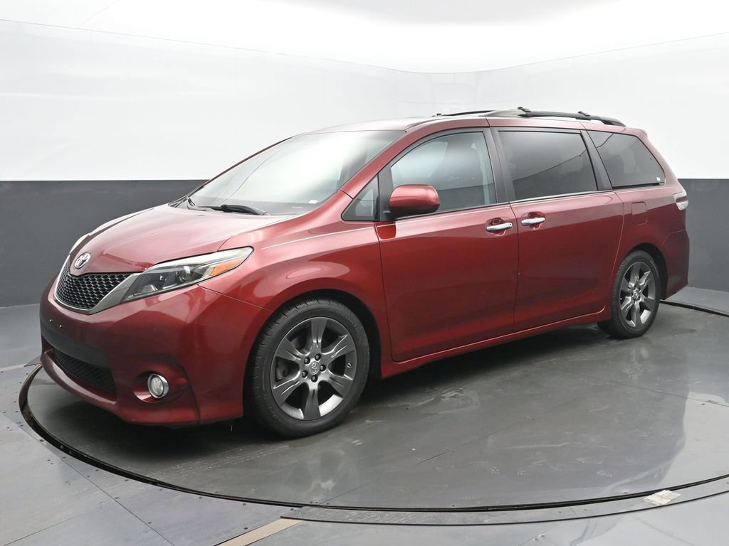 Used 2015 Toyota Sienna SE image 4