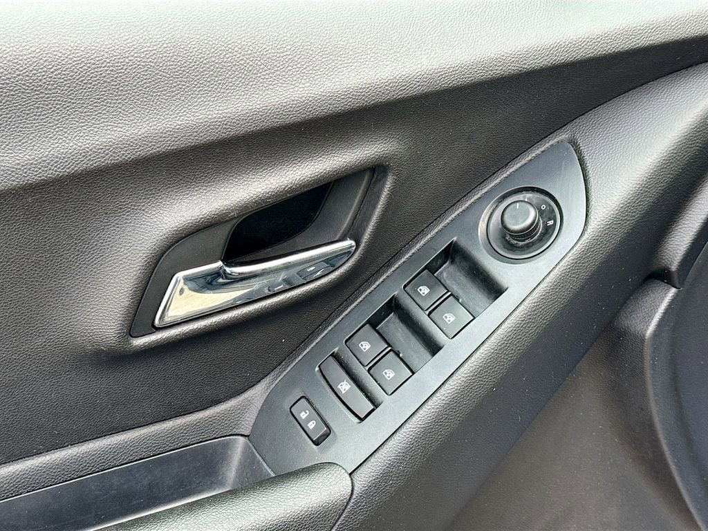 Used 2016 Chevrolet Trax LT FWD image 17