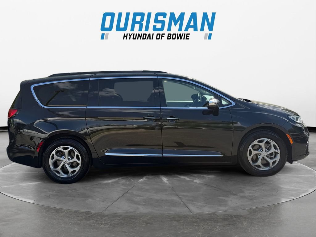 Used 2023 Chrysler Pacifica Limited image 7
