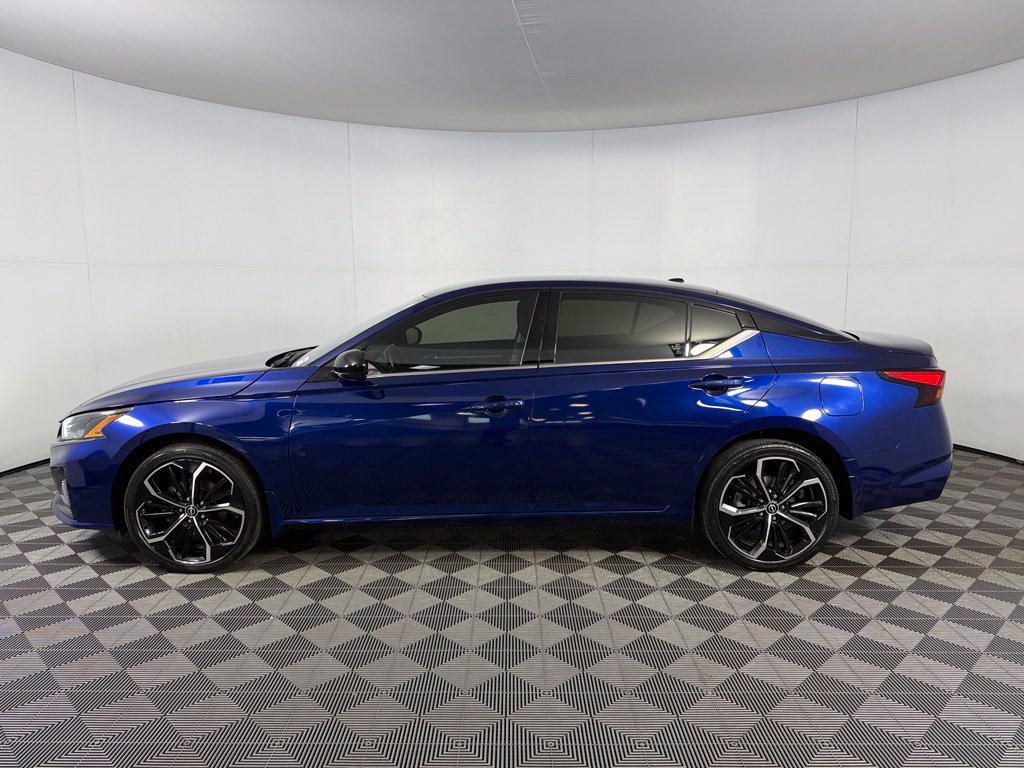 Used 2023 Nissan Altima 2.5 SR AWD/4WD image 11