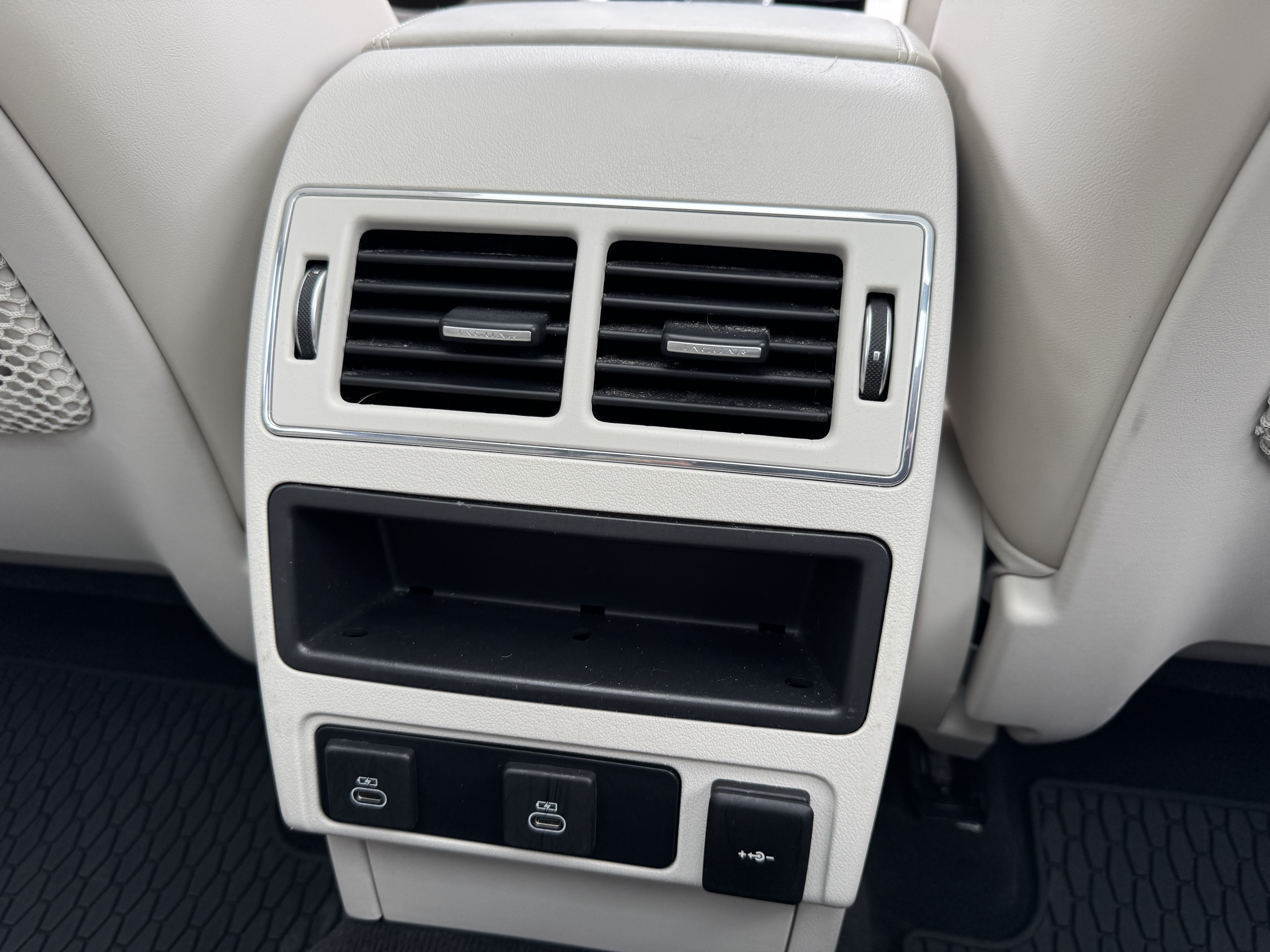 Certified 2024 Jaguar F-PACE R-Dynamic S AWD/4WD image 29