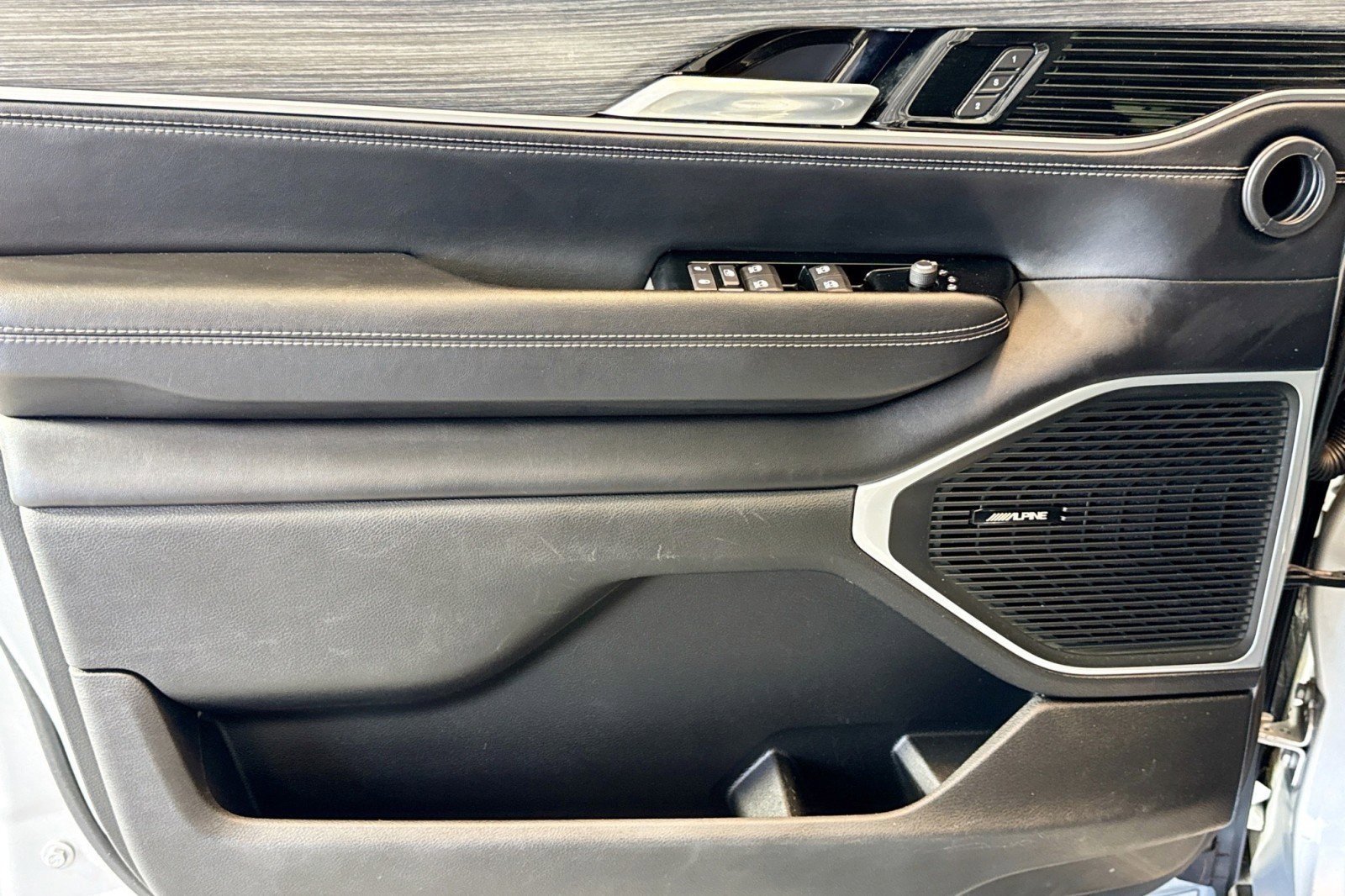 Used 2023 Jeep Wagoneer Series II image 17