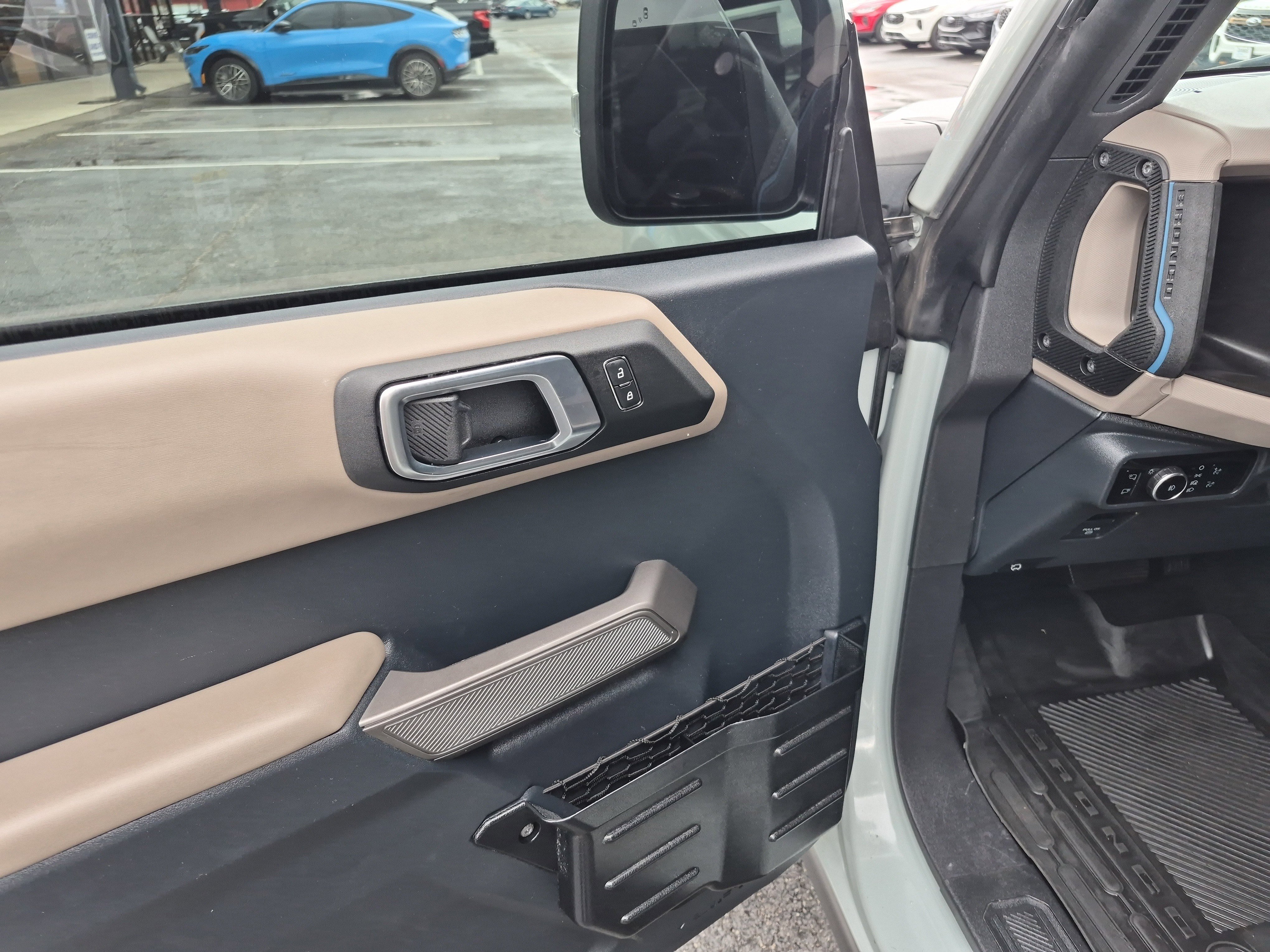 Used 2023 Ford Bronco Wildtrak image 11