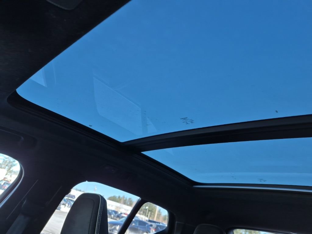 Used 2020 Volvo XC40 T5 R-Design image 32