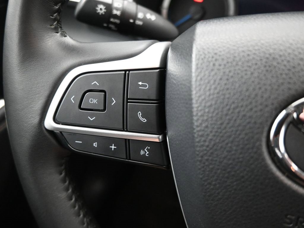 Used 2023 Toyota Highlander Bronze Edition image 19