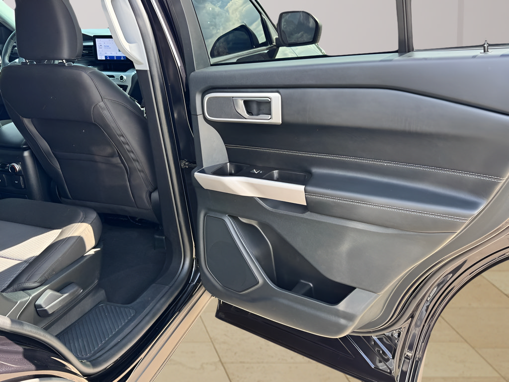 Used 2022 Ford Explorer XLT w/ Class IV Trailer Tow Package AWD/4WD image 19