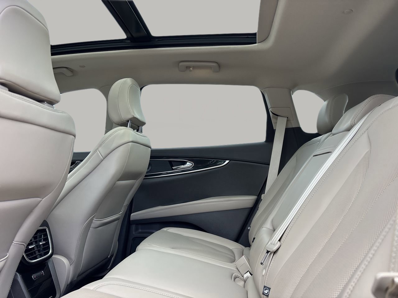 Used 2022 Lincoln Nautilus Reserve w/ Equipment Group 201A image 17