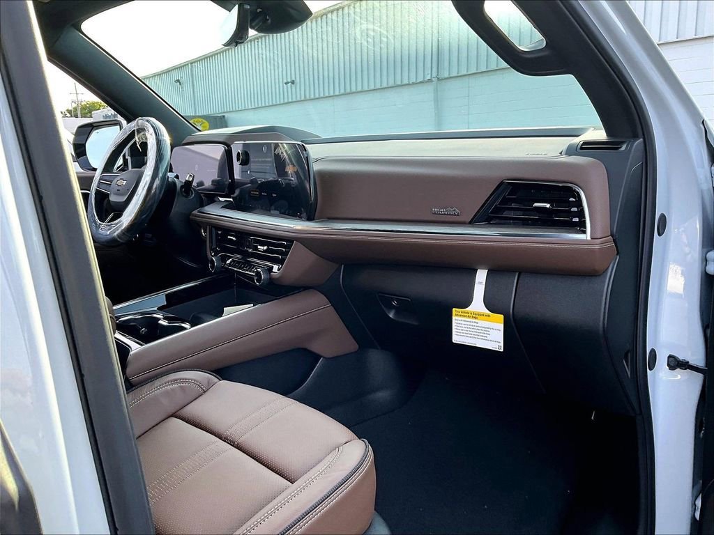 New 2026 Chevrolet Suburban High Country AWD/4WD image 10