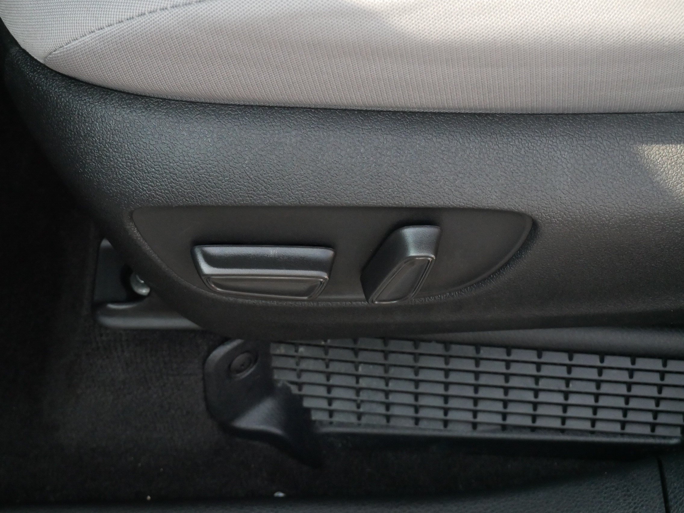 Certified 2025 Toyota Sienna LE FWD image 20