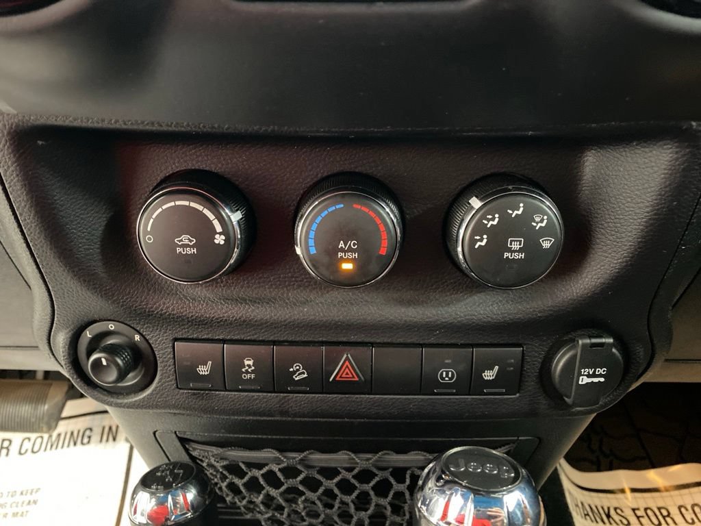 Used 2016 Jeep Wrangler Unlimited Sahara AWD/4WD image 22
