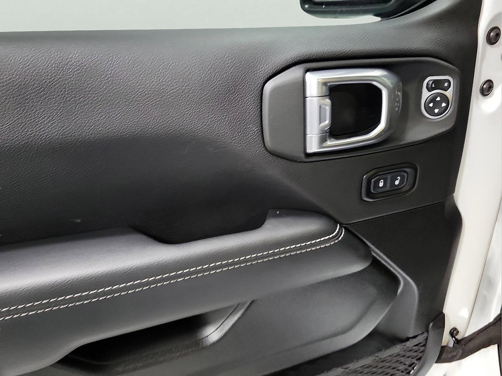 Used 2023 Jeep Gladiator Overland image 12