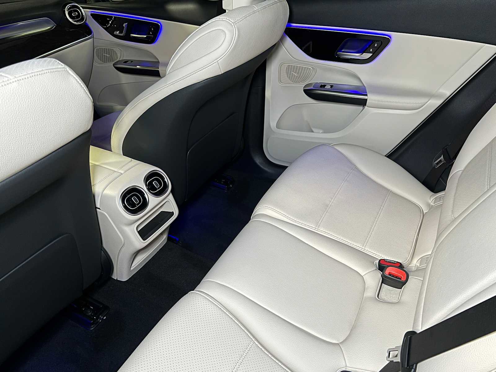 New 2025 Mercedes-Benz GLC 300 4MATIC image 18