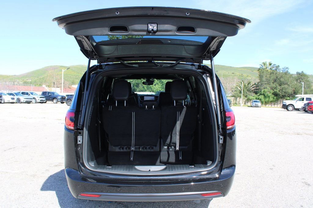 New 2026 Chrysler Pacifica Limited w/ S Appearance Package image 31
