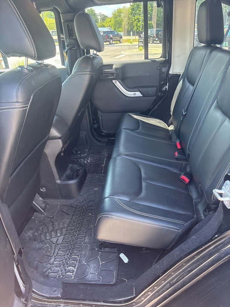 Used 2016 Jeep Wrangler Unlimited Sahara w/ Connectivity Group AWD/4WD image 15