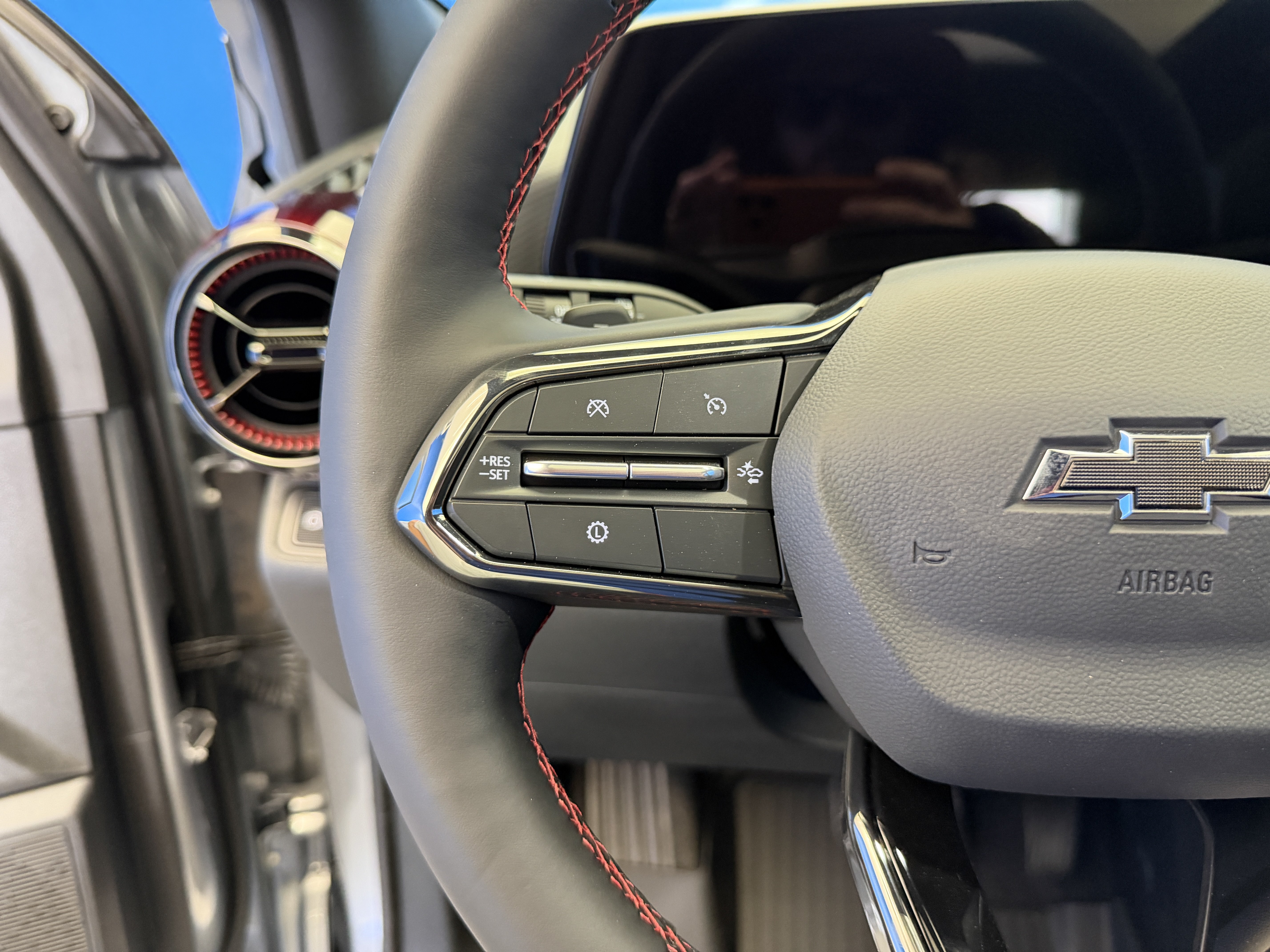 New 2027 Chevrolet Equinox RS w/ Safety and Technology Package FWD image 15