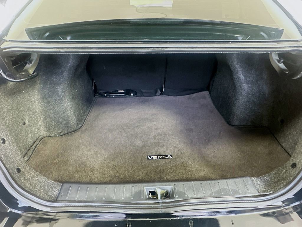Used 2021 Nissan Versa SV FWD image 24