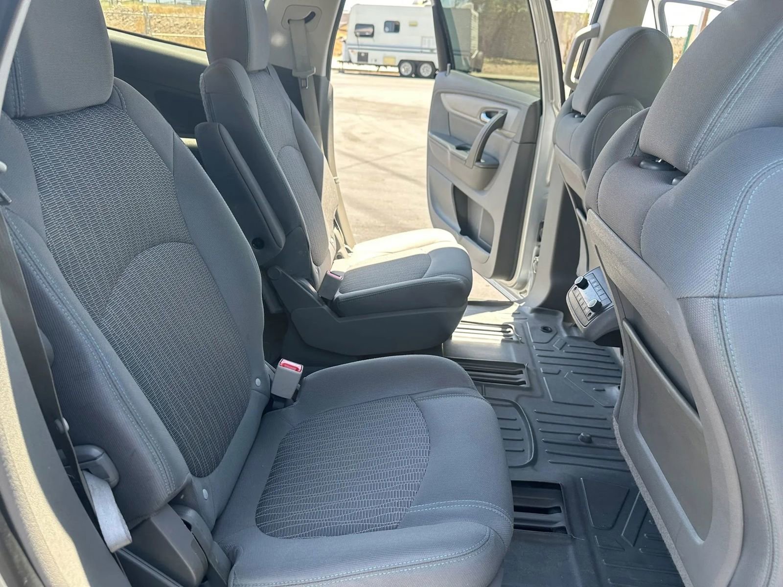 Used 2017 Chevrolet Traverse LT FWD image 18