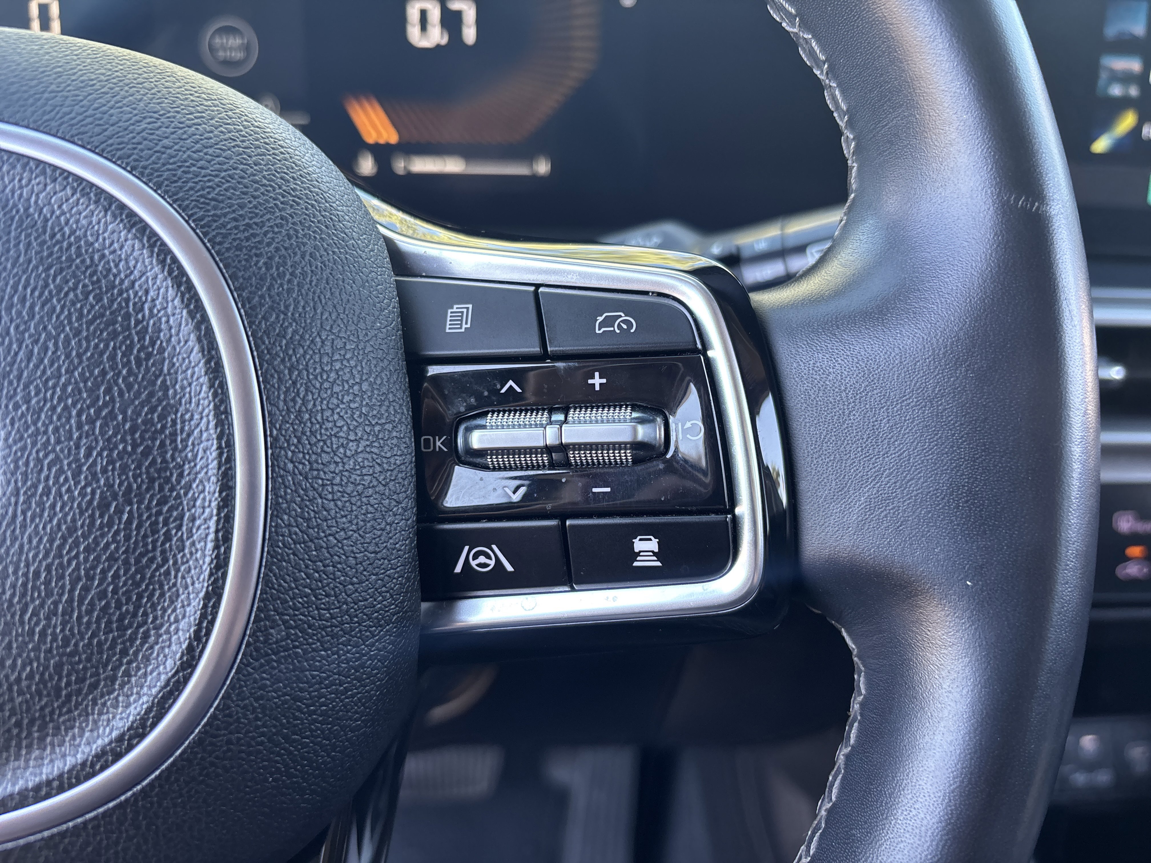 Certified 2024 Kia Sorento S FWD image 27